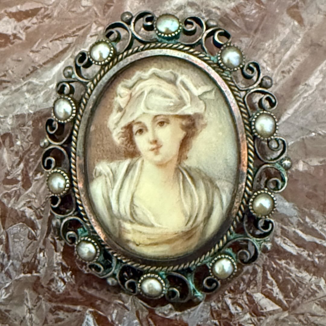 Mimi's Baubles Instagram icon